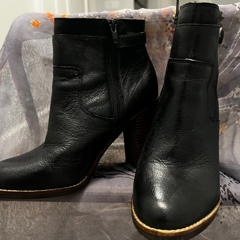Beautiful EUC Lucky Brand Stacked Heel Platform Boot
